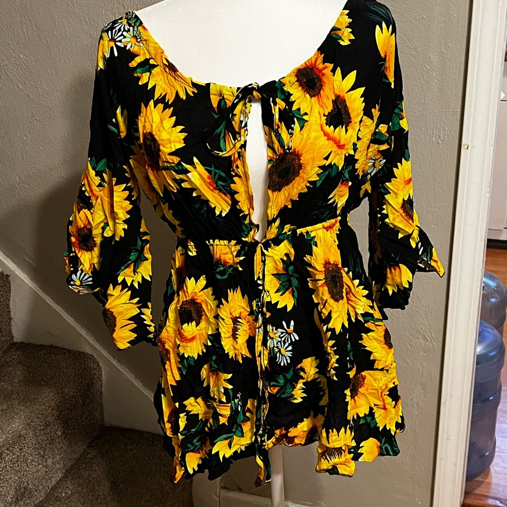 Keyhole sunflower tunic